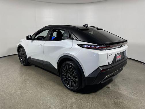 Wind Chill Pearl w/Midnight Black Metallic Roof 2026 Toyota C-HR XSE