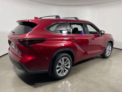 Ruby Flare Pearl 2026 Toyota Highlander Hybrid Limited