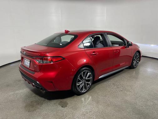 Barcelona Red Metallic 2021 Toyota Corolla SE