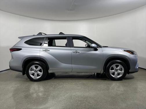 2025 Toyota Highlander LE