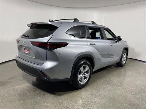 2025 Toyota Highlander LE
