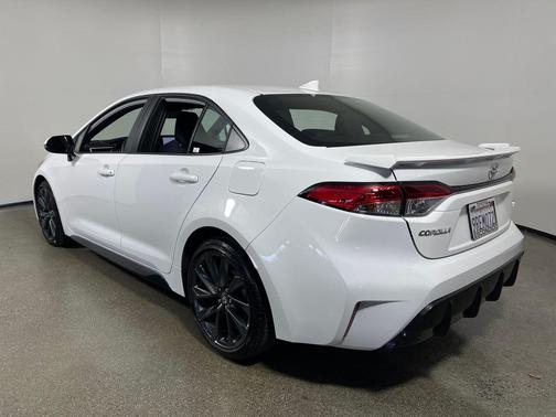 Ice Cap 2025 Toyota Corolla SE