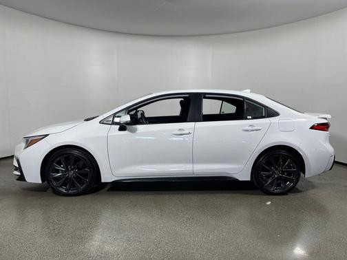 Ice Cap 2025 Toyota Corolla SE