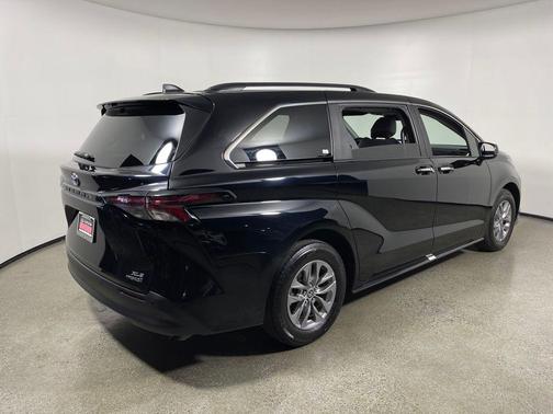 2024 Toyota Sienna XLE