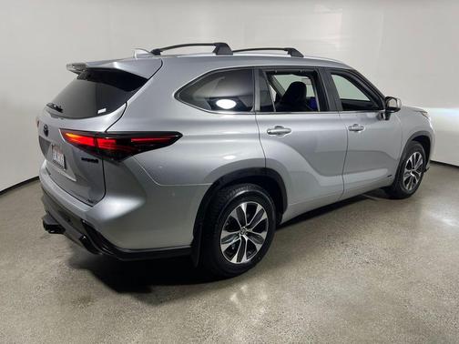 2024 Toyota Highlander Hybrid XLE