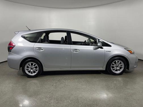 2016 Toyota Prius v Two