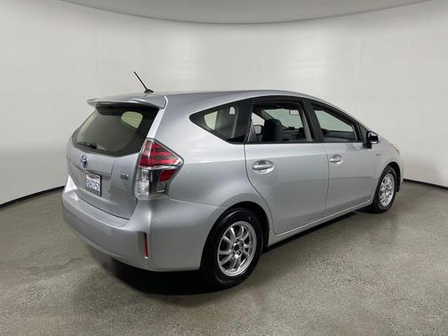 2016 Toyota Prius v Two