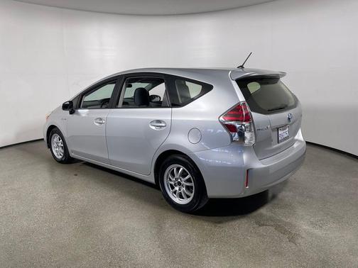 2016 Toyota Prius v Two