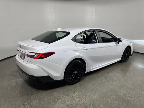 Ice Cap 2025 Toyota Camry SE