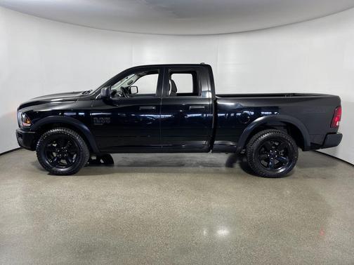 Diamond Black Crystal Pearlcoat 2020 RAM 1500 Classic Warlock Quad Cab 4x2 6'4' Box