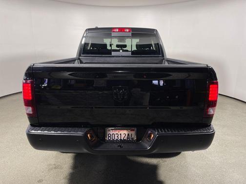 Diamond Black Crystal Pearlcoat 2020 RAM 1500 Classic Warlock Quad Cab 4x2 6'4' Box