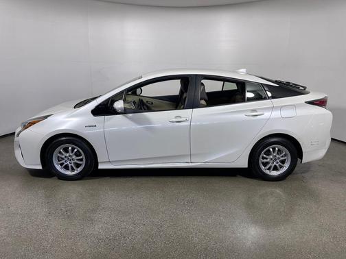 Blizzard Pearl 2018 Toyota Prius Three