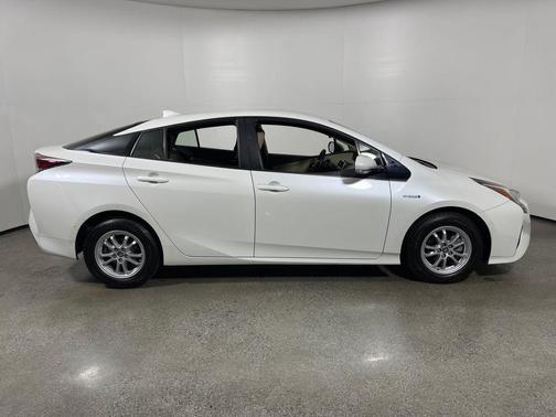 Blizzard Pearl 2018 Toyota Prius Three