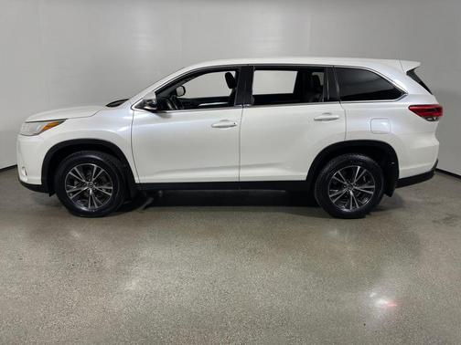 2019 Toyota Highlander LE I4