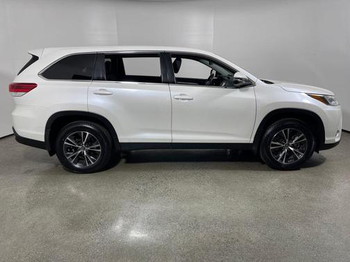 2019 Toyota Highlander LE I4