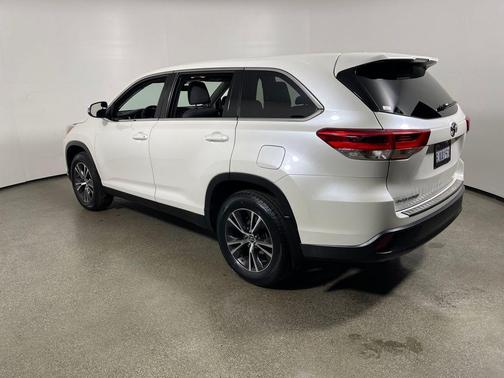 2019 Toyota Highlander LE I4