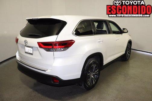 2019 Toyota Highlander LE I4