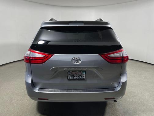 Silver Sky Metallic 2016 Toyota Sienna XLE