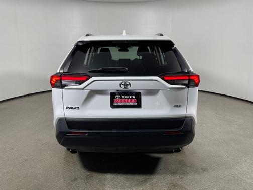 Ice Cap 2024 Toyota RAV4 XLE