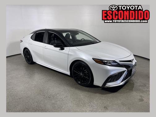 Wind Chill Pearl/Midnight Black Metallic 2024 Toyota Camry XSE