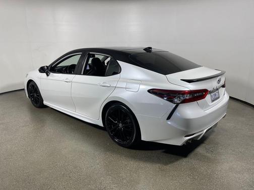 Wind Chill Pearl/Midnight Black Metallic 2024 Toyota Camry XSE