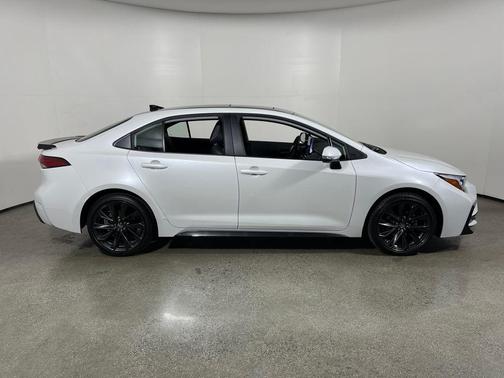Wind Chill Pearl/Midnight Black Metallic 2026 Toyota Corolla XSE