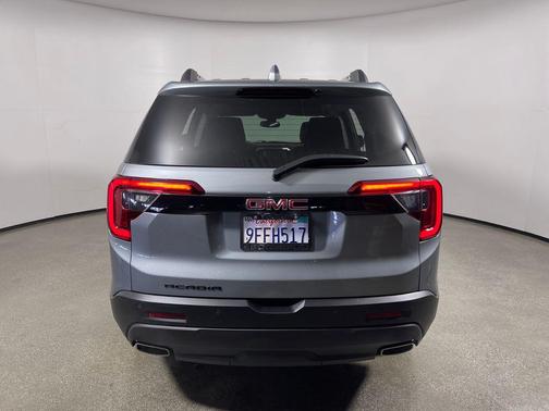 Sterling Metallic 2023 GMC Acadia FWD SLT