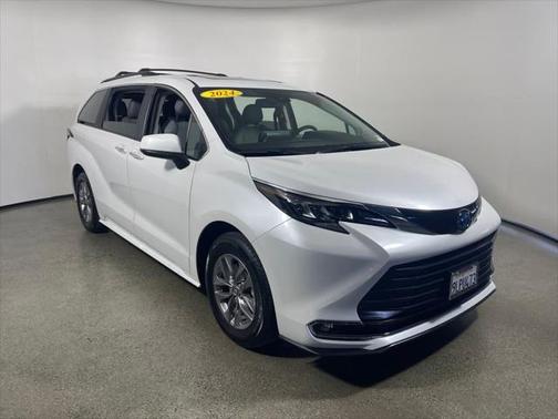 2024 Toyota Sienna XLE 8 Passenger