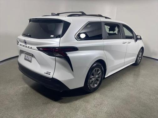 2024 Toyota Sienna XLE 8 Passenger