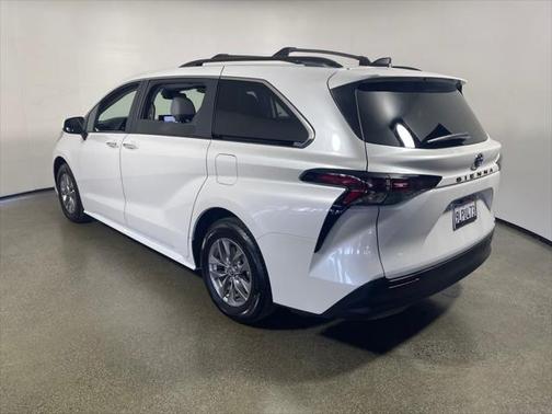 2024 Toyota Sienna XLE 8 Passenger