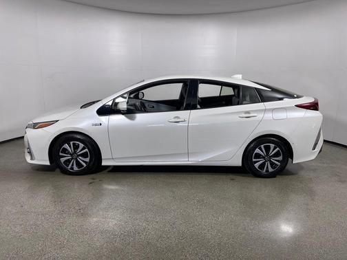 Blizzard Pearl 2017 Toyota Prius Prime Advanced