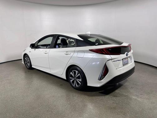 Blizzard Pearl 2017 Toyota Prius Prime Advanced