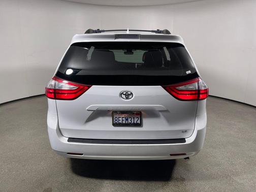 2018 Toyota Sienna LE