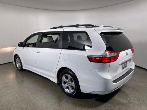 2018 Toyota Sienna LE