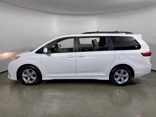 2018 Toyota Sienna LE