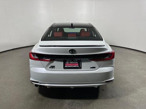 Wind Chill Pearl w/Midnight Black Metallic Roof 2026 Toyota Camry XSE