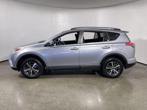 Silver Sky Metallic 2018 Toyota RAV4 XLE