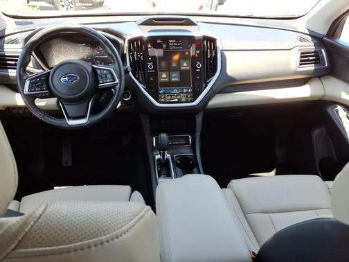 Crystal White Pearl 2023 Subaru Ascent Limited 7-Passenger