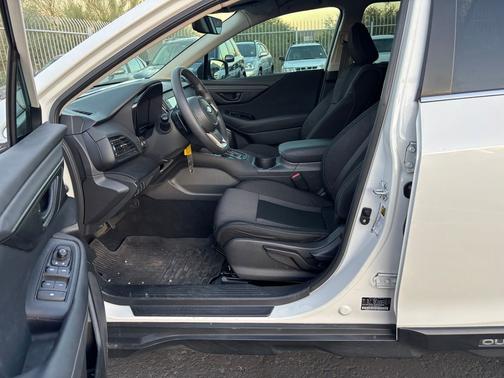 2025 Subaru Outback Base