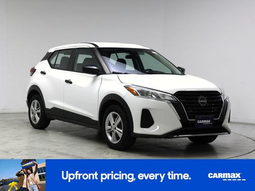 White 2022 Nissan Kicks S