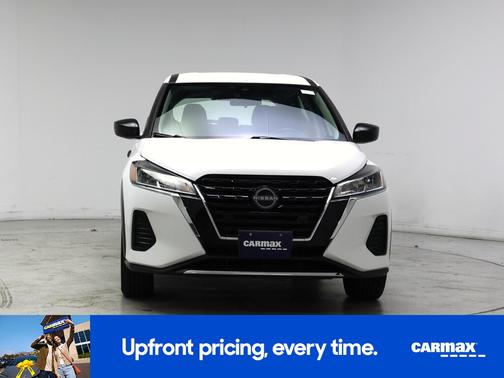 White 2022 Nissan Kicks S
