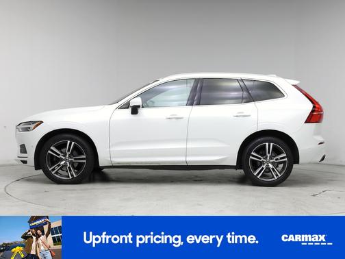 White 2019 Volvo XC60 T5 Momentum