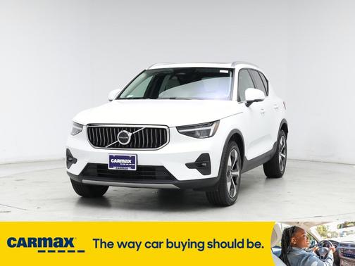 2023 Volvo XC40 B5 Plus Bright Theme