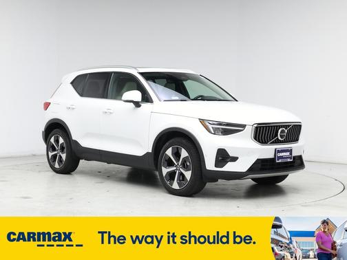 2023 Volvo XC40 B5 Plus Bright Theme
