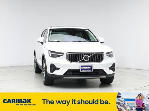 2023 Volvo XC40 B5 Plus Bright Theme
