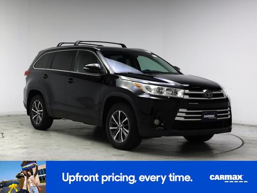 Black 2017 Toyota Highlander XLE