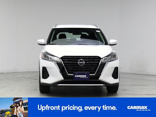 White 2023 Nissan Kicks SV