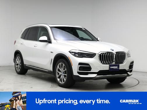 White 2023 BMW X5 PHEV XDrive45e