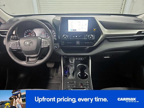 White 2023 Toyota Highlander LE