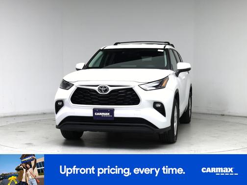 White 2023 Toyota Highlander LE